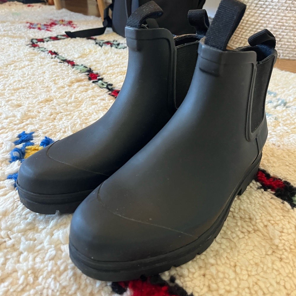 Everlane Chelsea Rain Boots